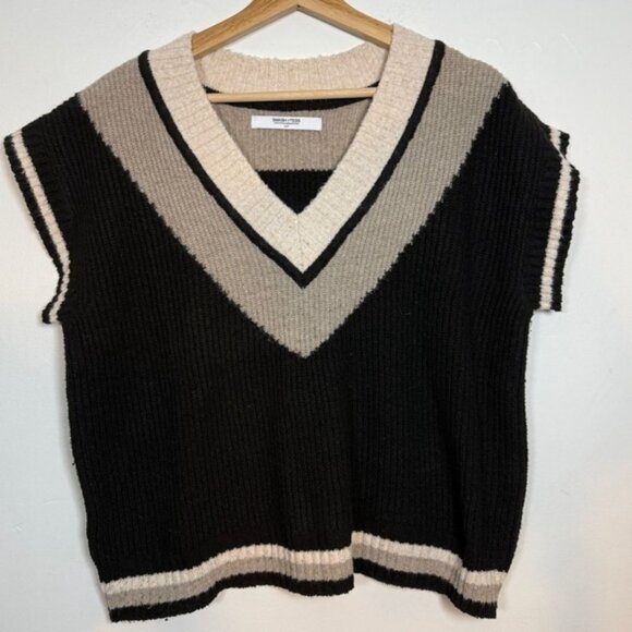 Smash + Tess Sleeveless Knit Sweater Vest Size S/P Black Beige Stripe Trim - Picture 2 of 6